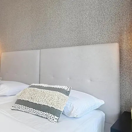 Hanami Luxury Connecta アパート エステポナ